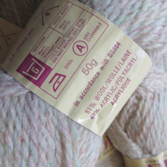 Patons Fiona Yarn Beige 50 g each Lot of 6 Skeins, wool(51%) blend - Picture 2 of 3